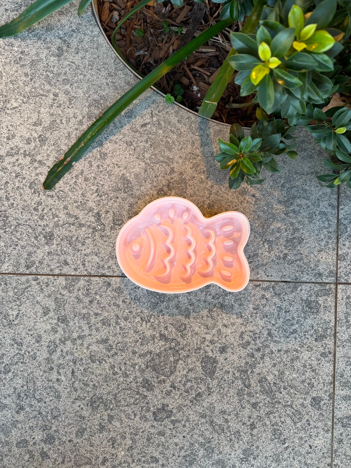 Taiyaki Ceramic Slow Feeder Strawberry Milk